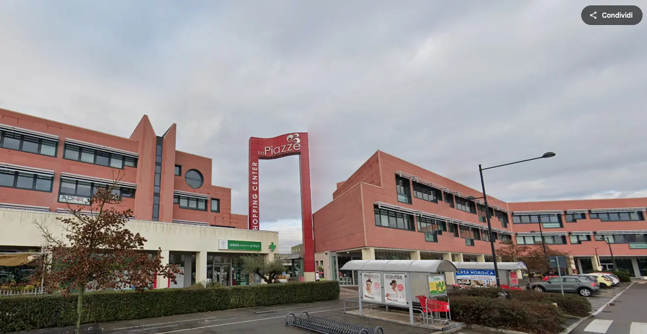 Le piazze Centro commerciale Castel Maggiore 2